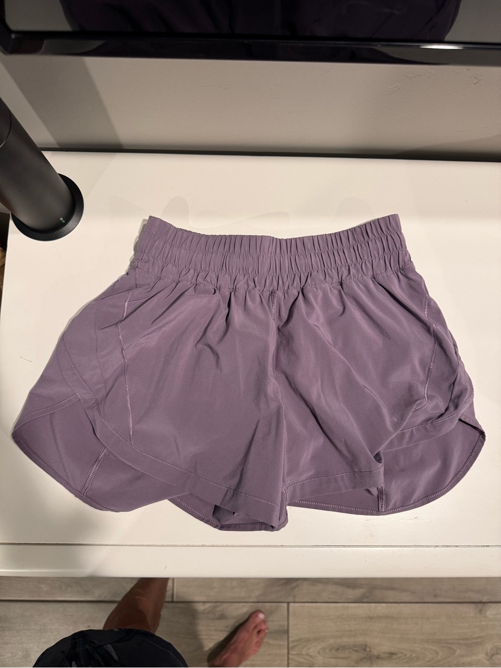 Lululemon track that 3” HR short size 6 - Picture 3 of 3